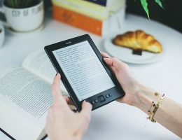 kindle-2616647__340